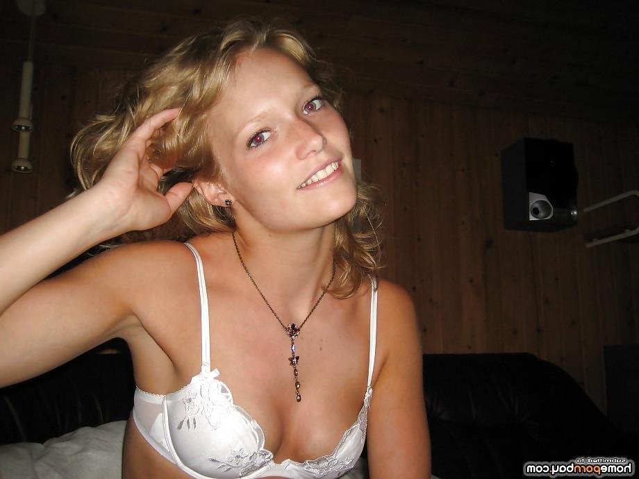 25P Blonde on vacation
