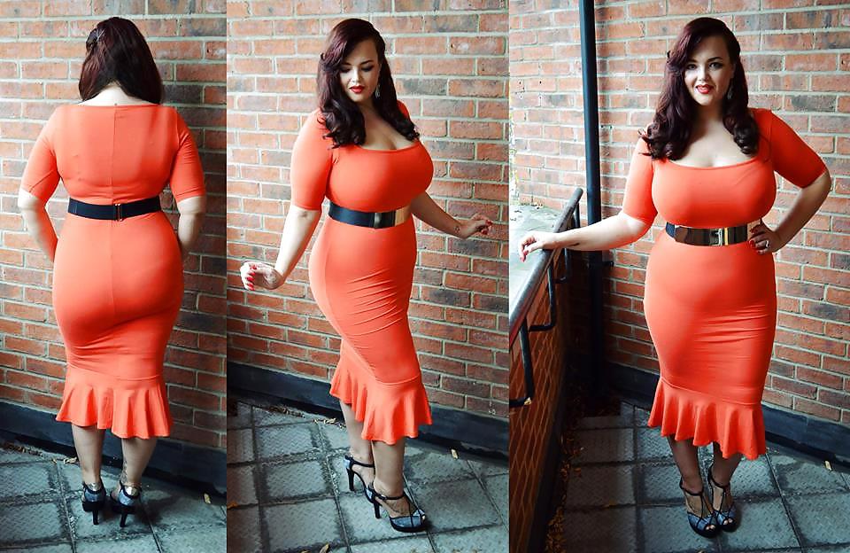 15P English Girl With Large Breasts