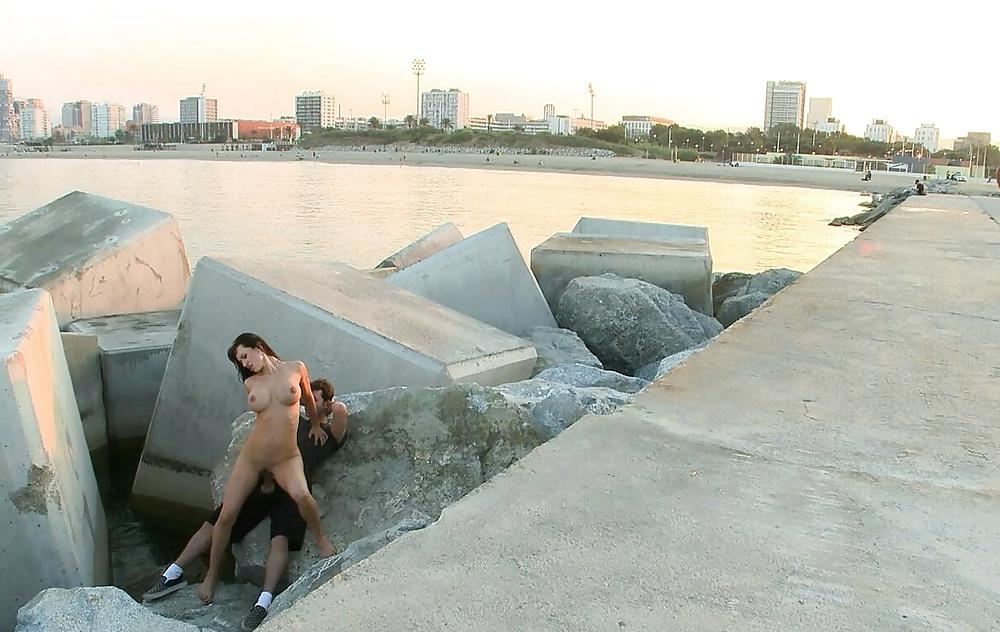 25P Public, hard, fast fucking. Group, blowjob, anal.