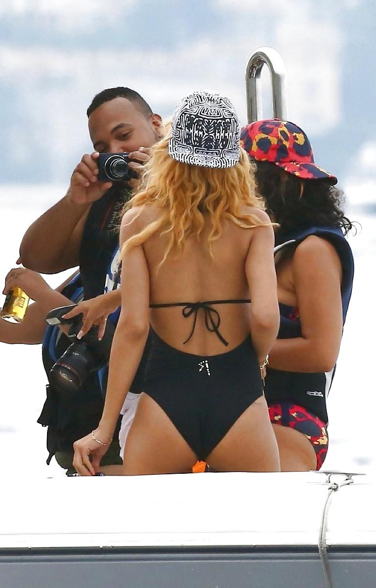 25P RIHANNA WANK FEST PART 2