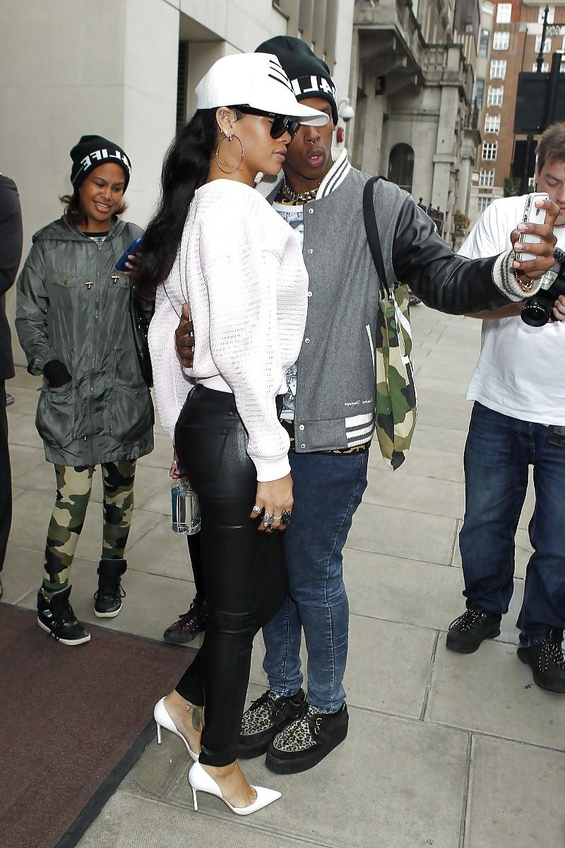 25P RIHANNA WANK FEST PART 2