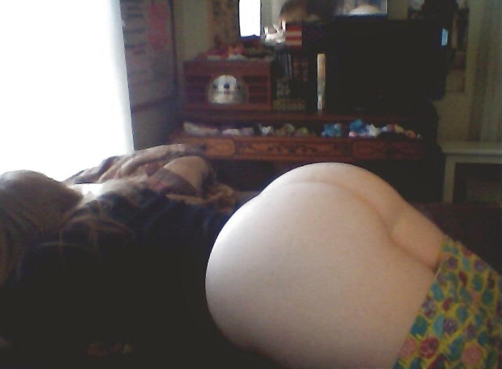 15P Thick Amateur With Big Ass