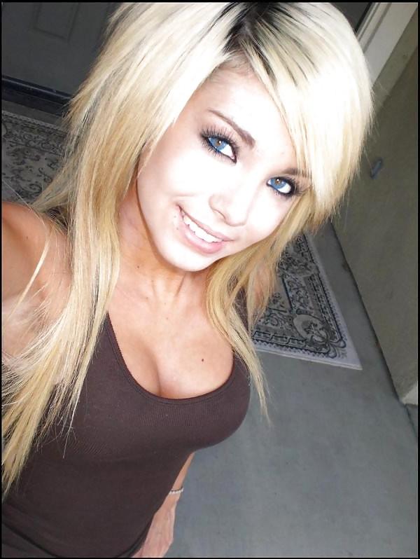 25P Moshe Loves Emo Girls With Beautiful Eyes