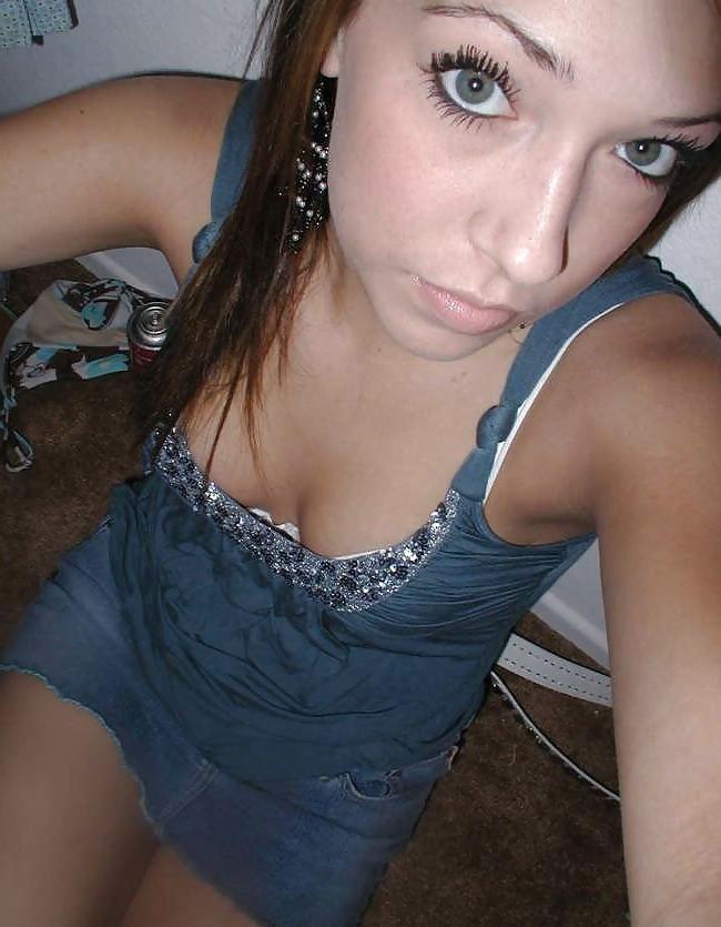 25P Moshe Loves Emo Girls With Beautiful Eyes
