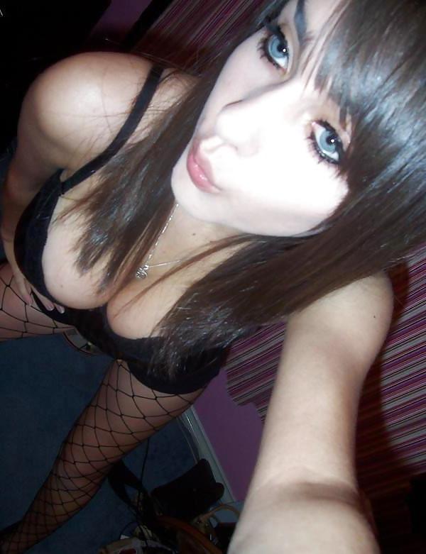 25P Moshe Loves Emo Girls With Beautiful Eyes
