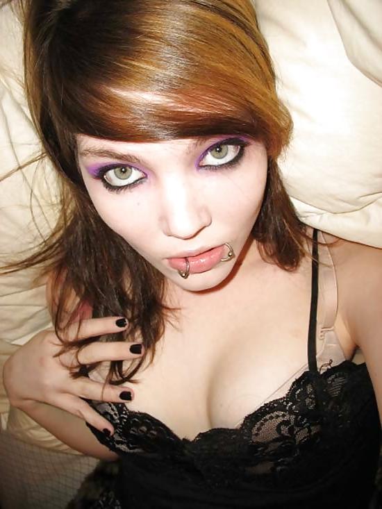 25P Moshe Loves Emo Girls With Beautiful Eyes