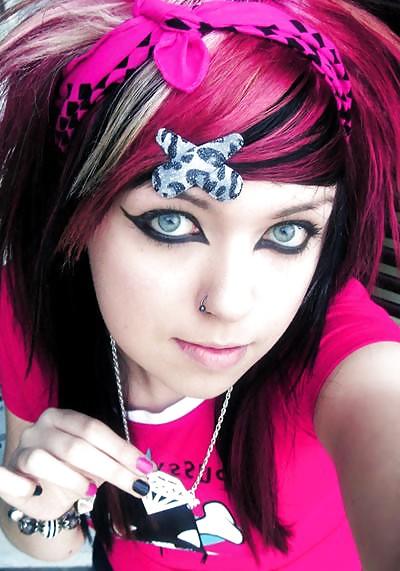 25P Moshe Loves Emo Girls With Beautiful Eyes