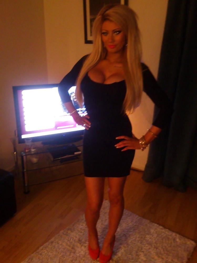 25P Hot Milf Stripper selfies