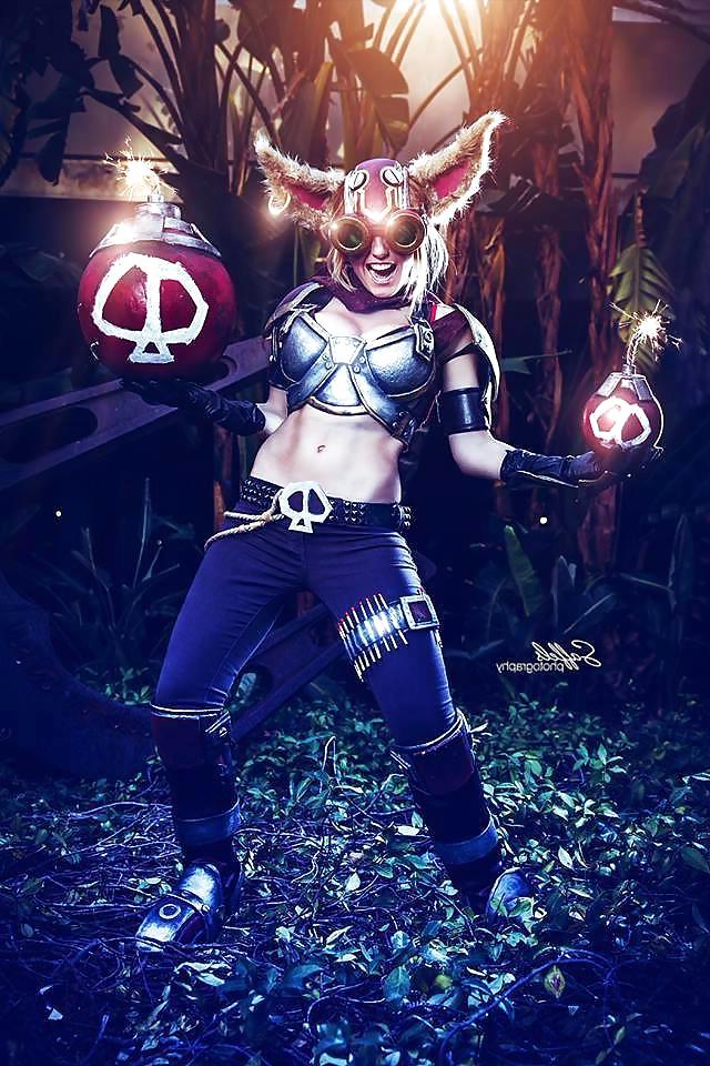 25P Jessica Nigri...Do you think her hacked pics real or fake?