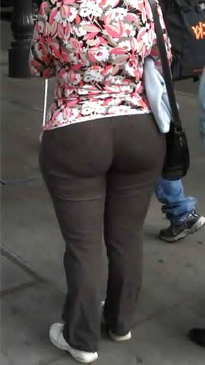 25P Candid Mom Big Butt - Street Voyeur  Booty 
