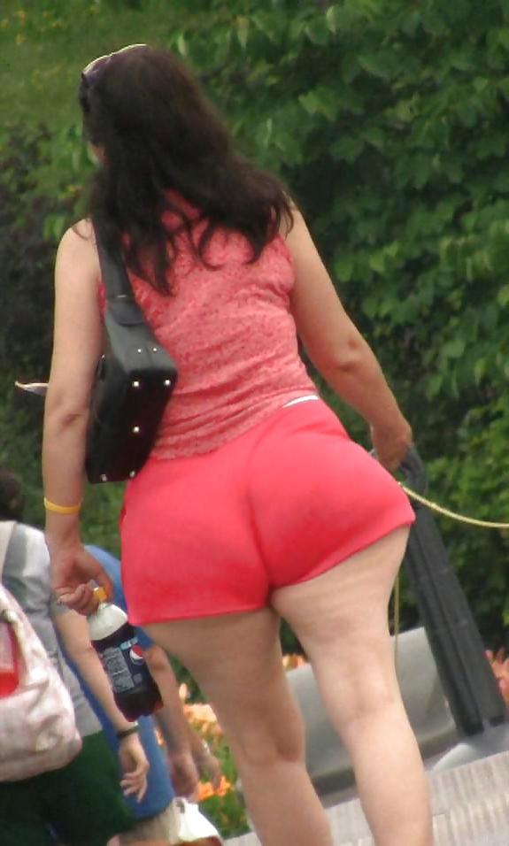 25P Candid Mom Big Butt - Street Voyeur  Booty 
