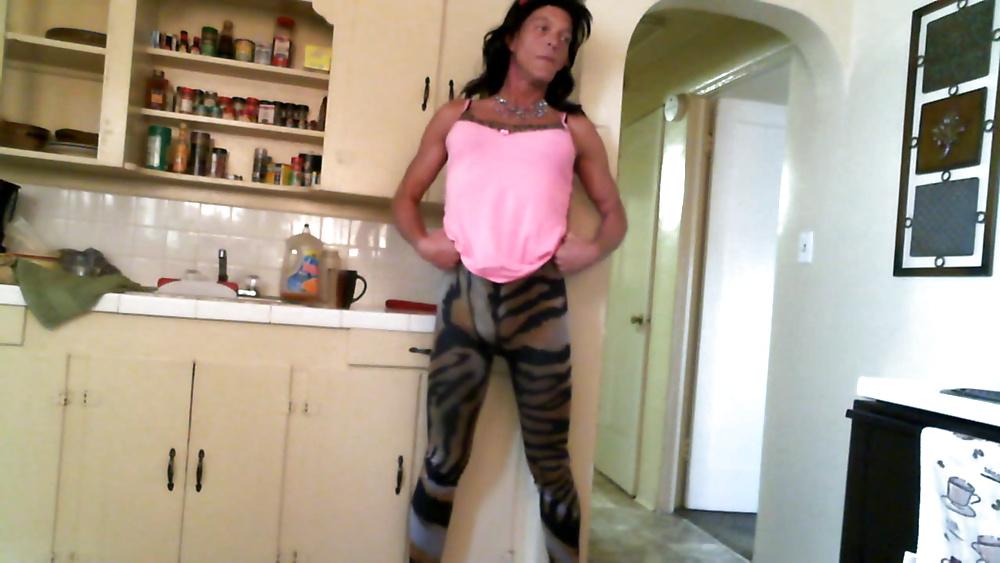 25P Crossdresser in tights