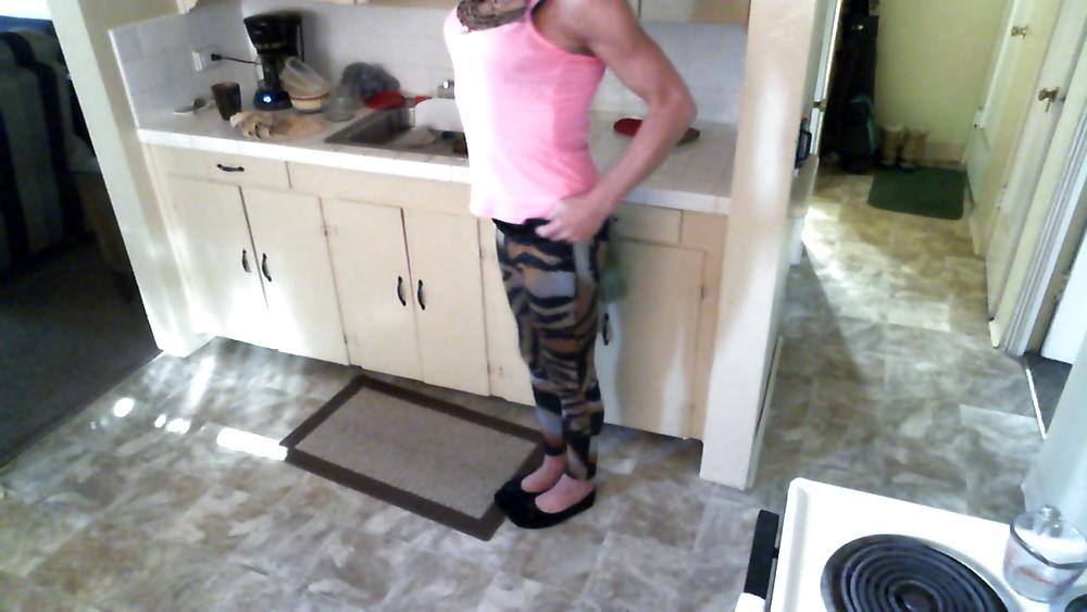 25P Crossdresser in tights