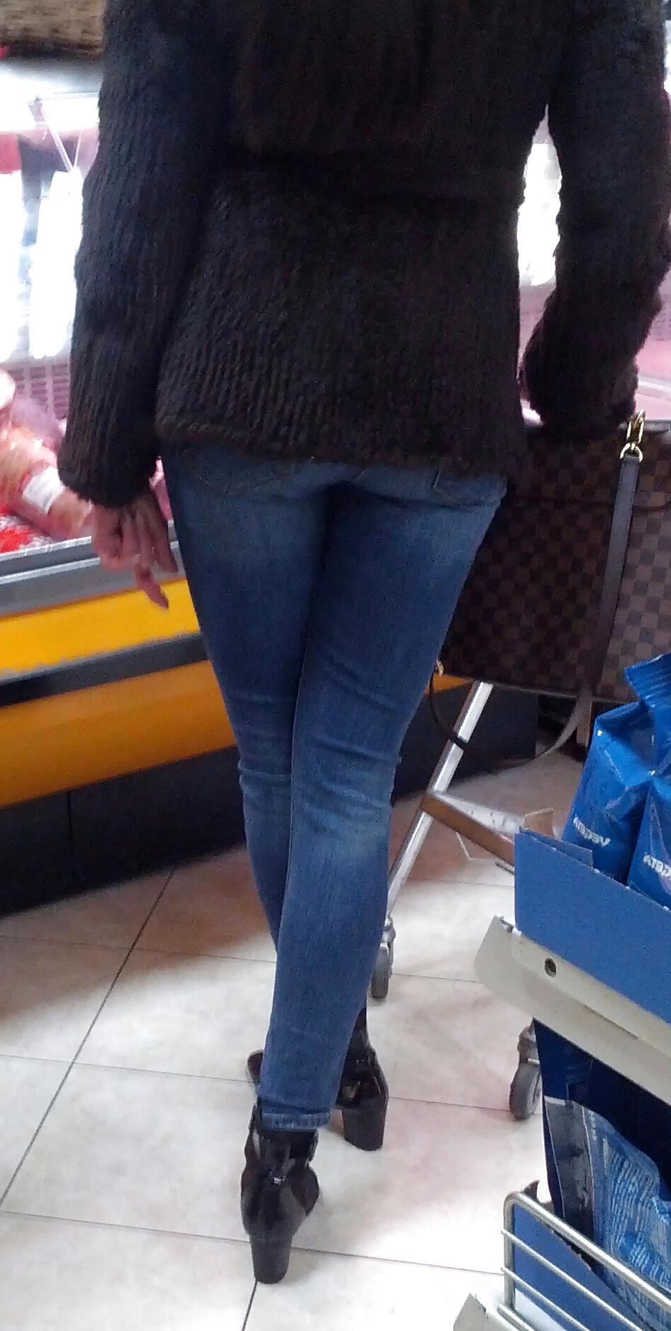 17P Spy in caffe
