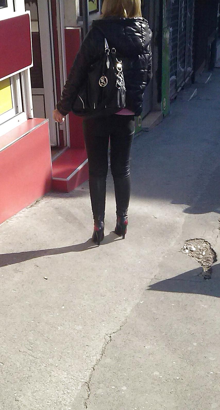 17P Spy in caffe