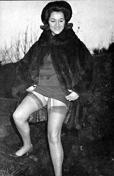 25P English ladies fun posing 1960s
