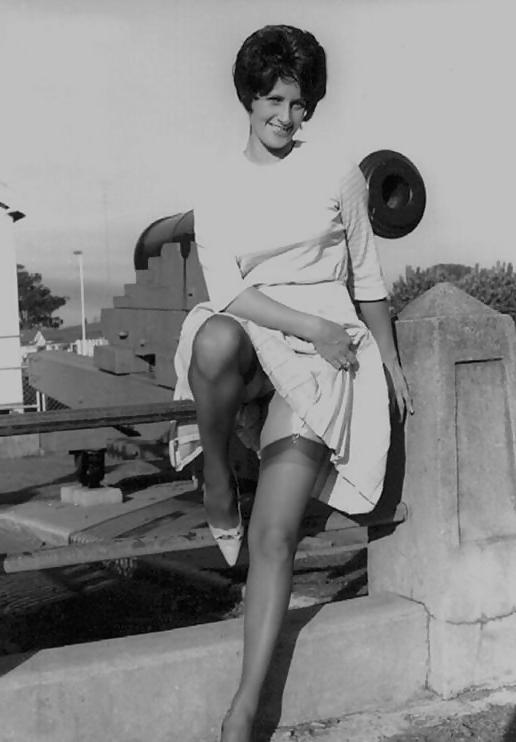 25P English ladies fun posing 1960s