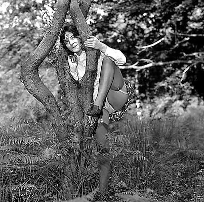 25P English ladies fun posing 1960s