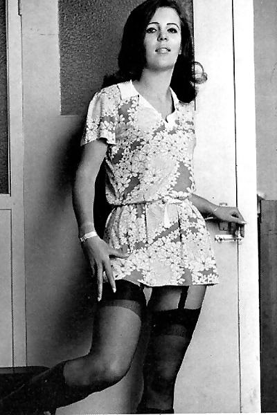 25P English ladies fun posing 1960s