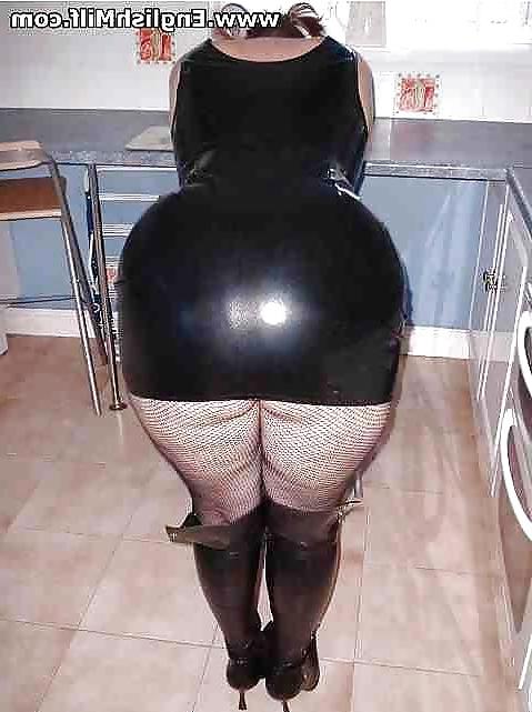 22P Big booty leather skirts
