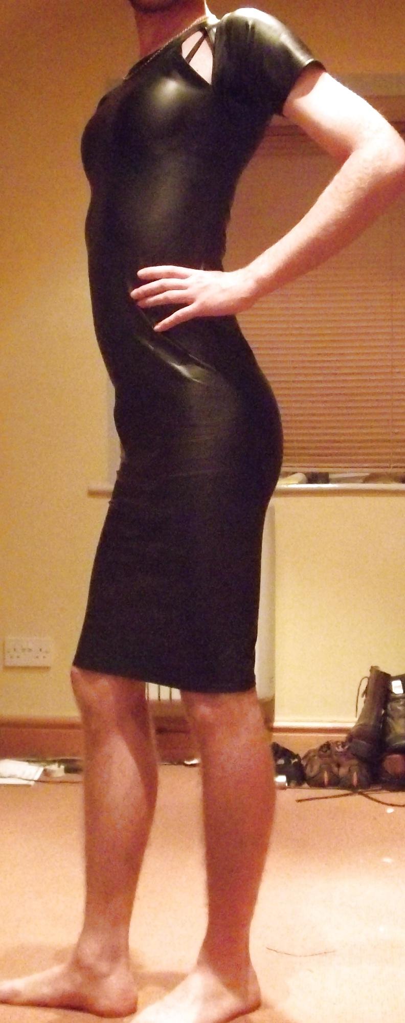 8P Crossdressing in wetlook bodycon dress