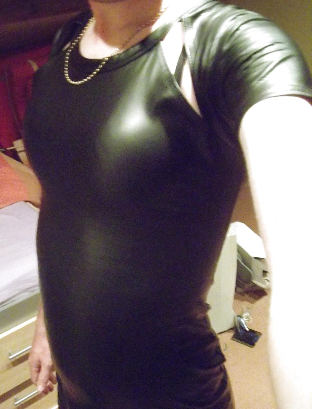 8P Crossdressing in wetlook bodycon dress