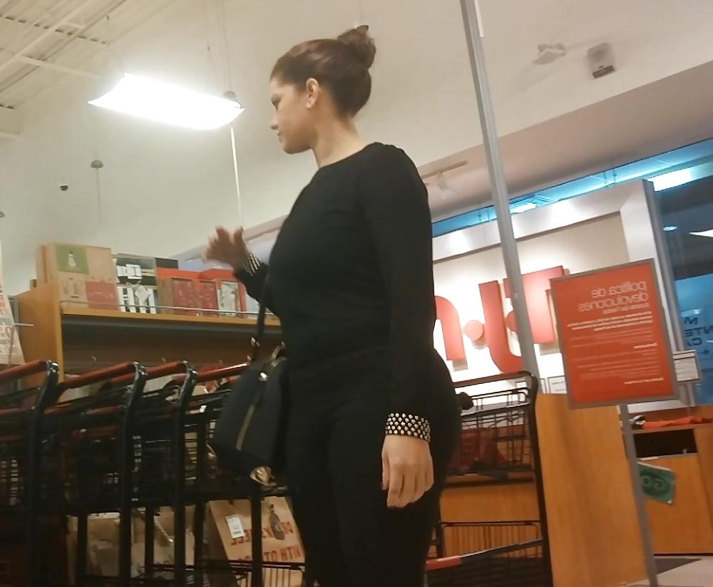 16P Thick big booty white girl in TIGHT trousers