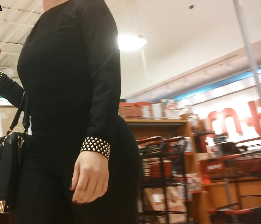 16P Thick big booty white girl in TIGHT trousers