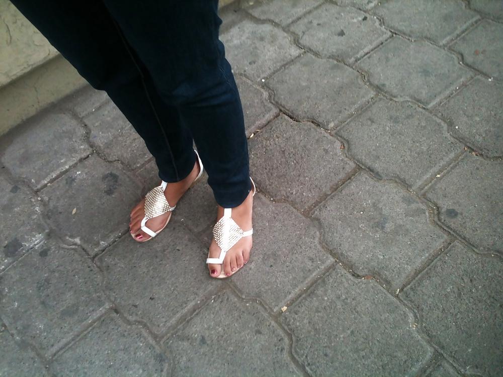 21P Feets and the street