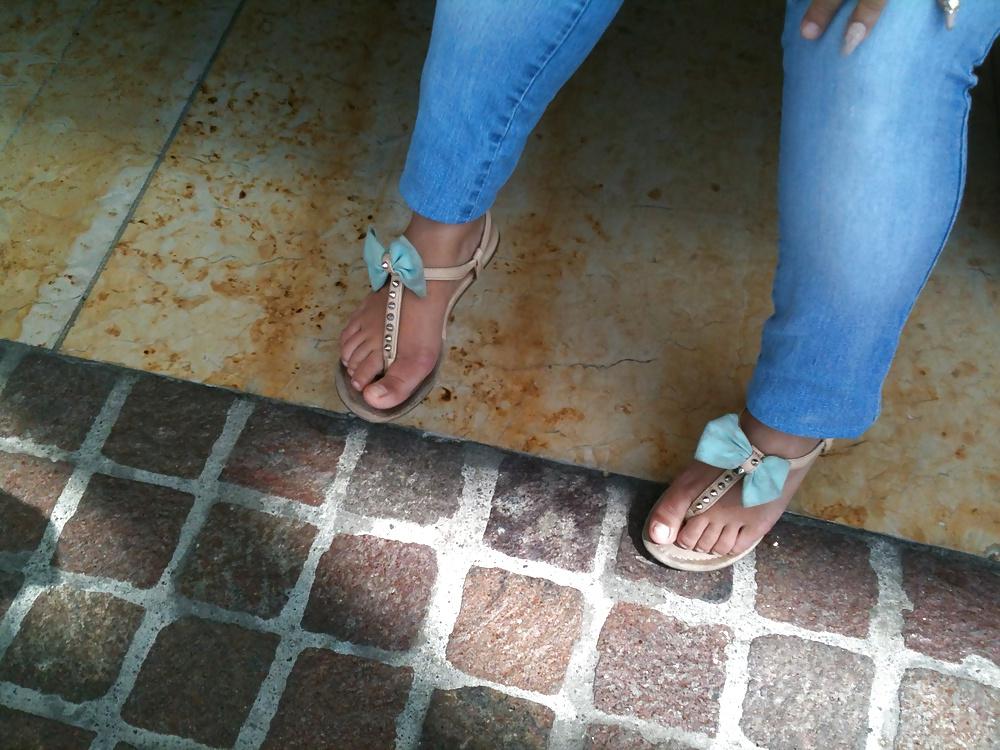 21P Feets and the street