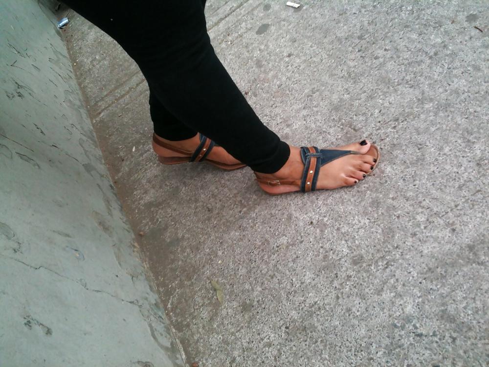 21P Feets and the street