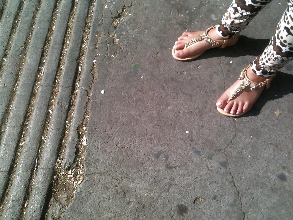 21P Feets and the street