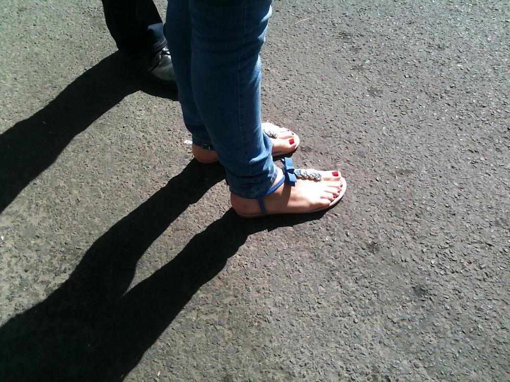 21P Feets and the street