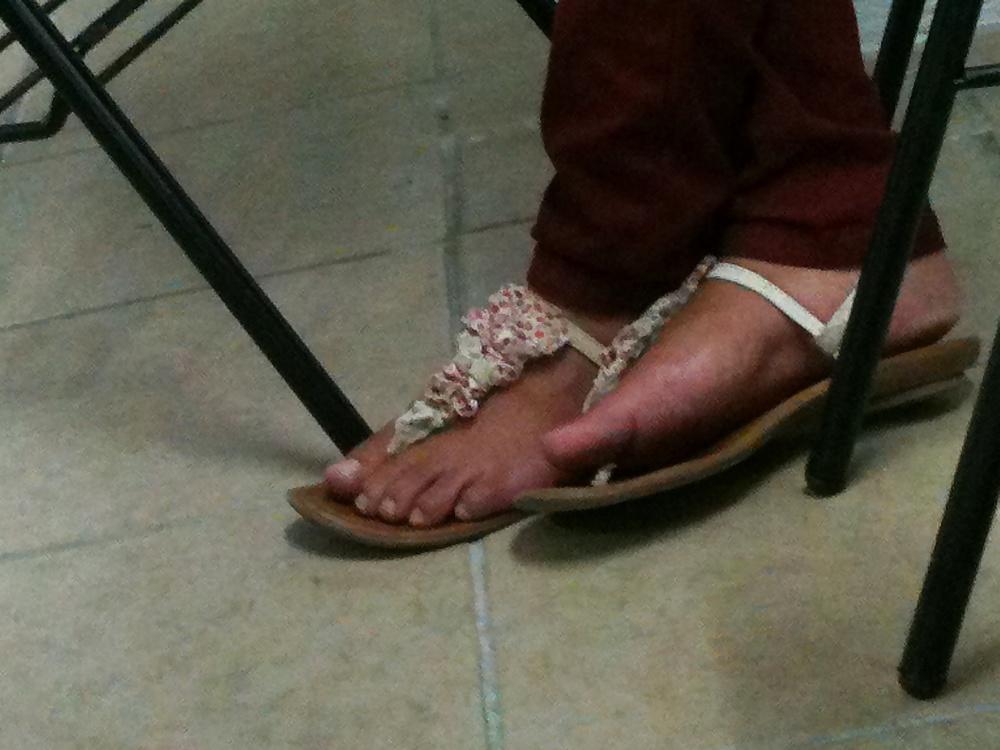 21P Feets and the street