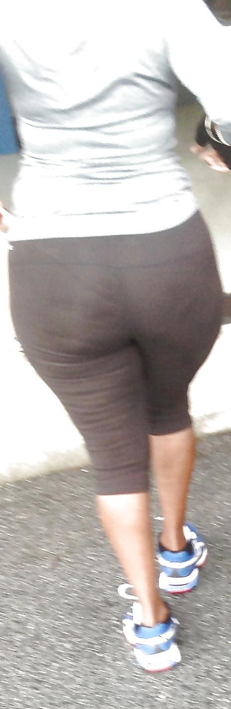 12P Booty in yoga pants 3
