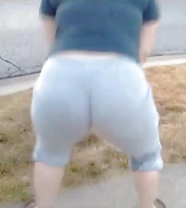 25P Booty in yoga pants 4