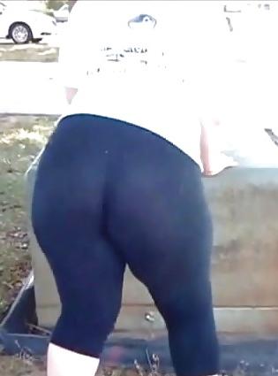 25P Booty in yoga pants 4