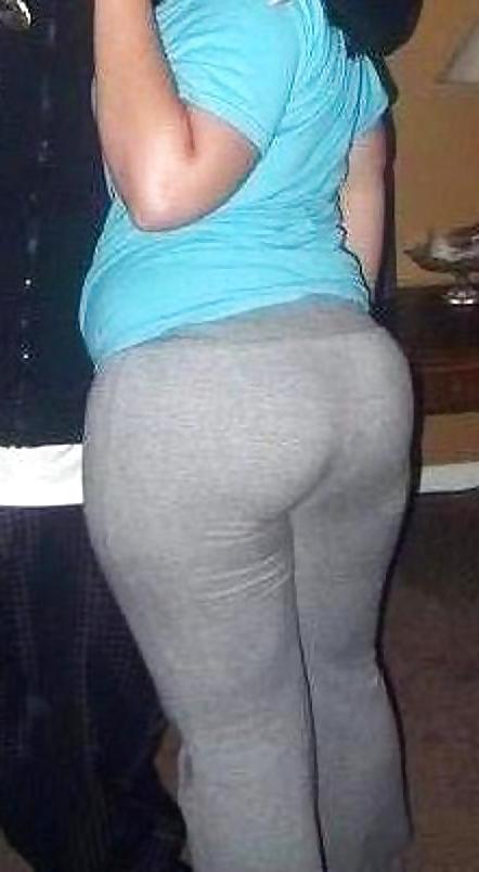 25P Booty in yoga pants 4