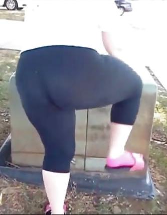 25P Booty in yoga pants 4