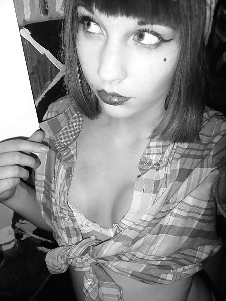 25P Gothic,emo girl 2