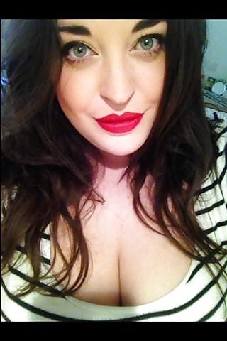 20P Self shot - English Blogger - Beautiful Curvy