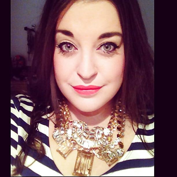20P Self shot - English Blogger - Beautiful Curvy