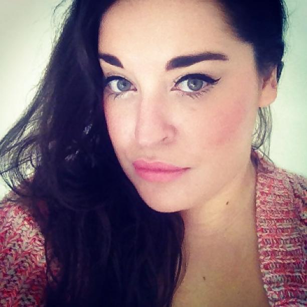 20P Self shot - English Blogger - Beautiful Curvy