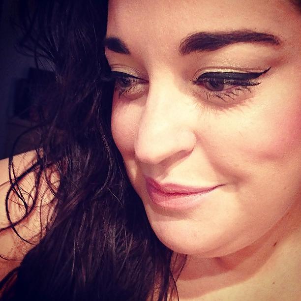 20P Self shot - English Blogger - Beautiful Curvy