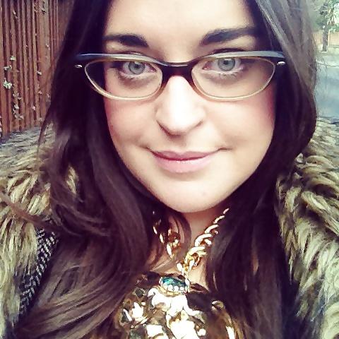 20P Self shot - English Blogger - Beautiful Curvy