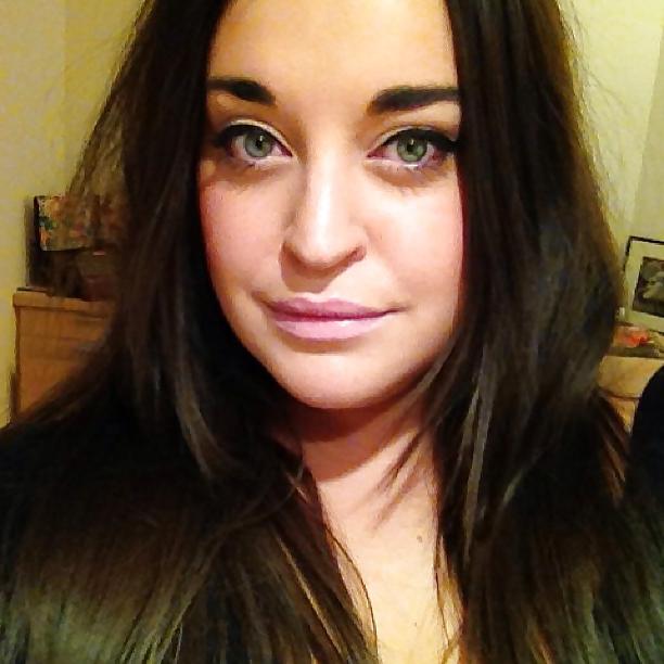 20P Self shot - English Blogger - Beautiful Curvy