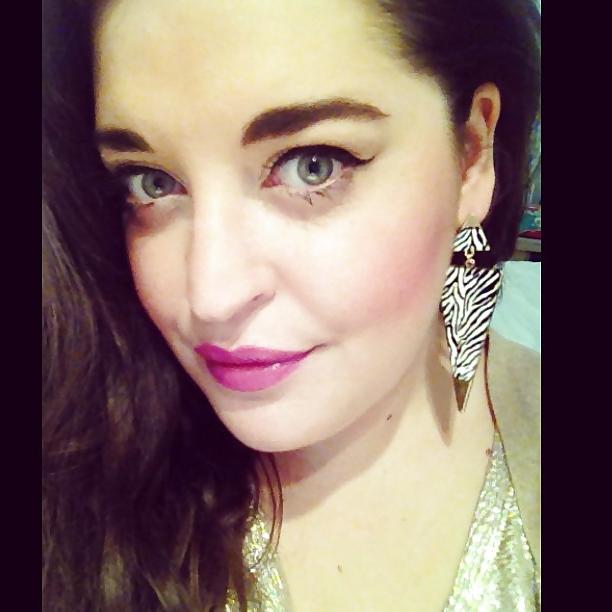20P Self shot - English Blogger - Beautiful Curvy