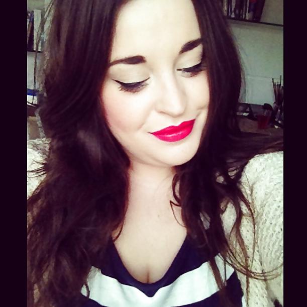 20P Self shot - English Blogger - Beautiful Curvy