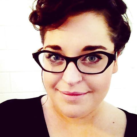 20P Self shot - English Blogger - Beautiful Curvy