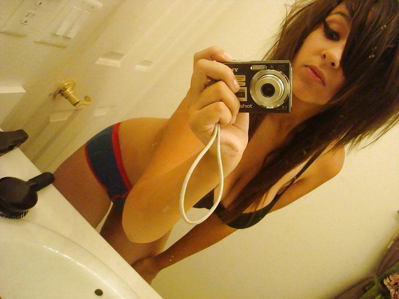 25P SEXY EMO-SELFSHOOT